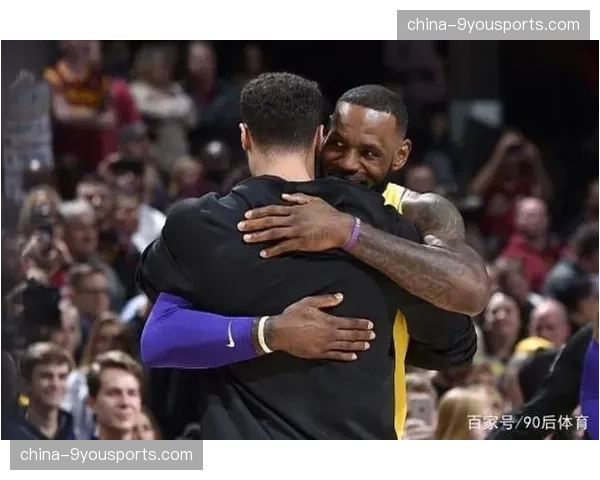 特写：马尼拉酒吧凌晨座无虚席，菲律宾球迷集体观看克拉克森比赛