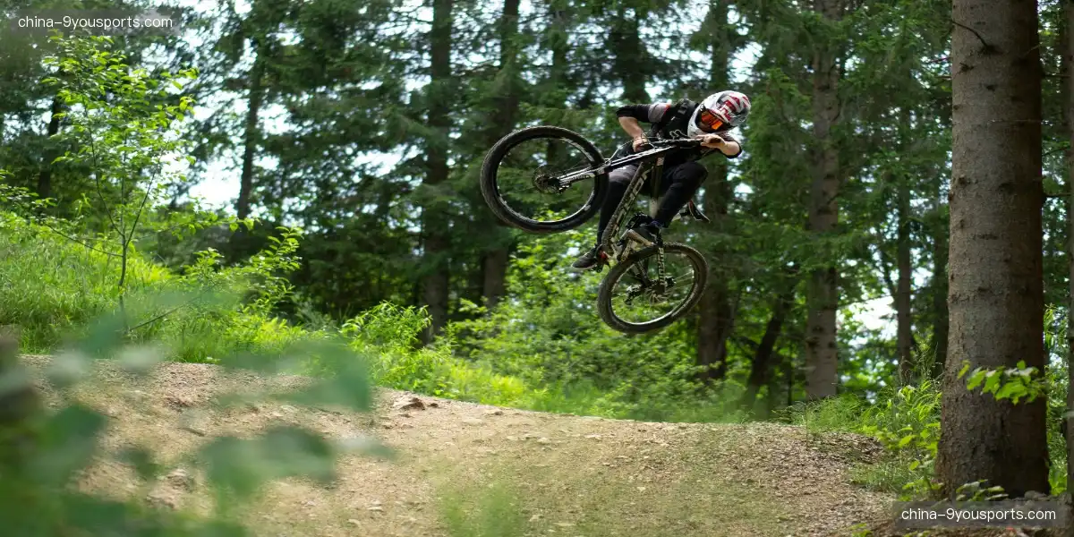🚴 高山赛段摇车进攻,意志碾碎陡峭坡度,力量感冲破屏幕!⛰️💪
